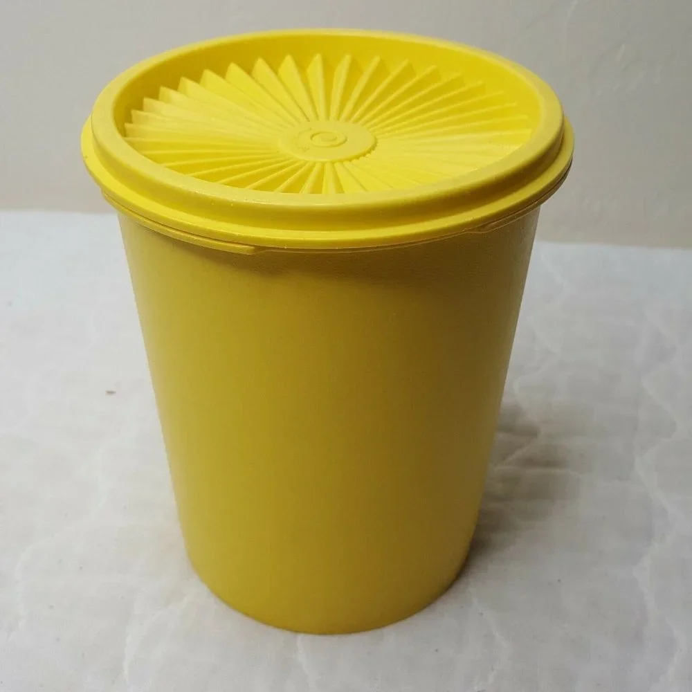 Tupperware Vintage Yellow Canister 811-14 w Starburst Lid Appx 6
